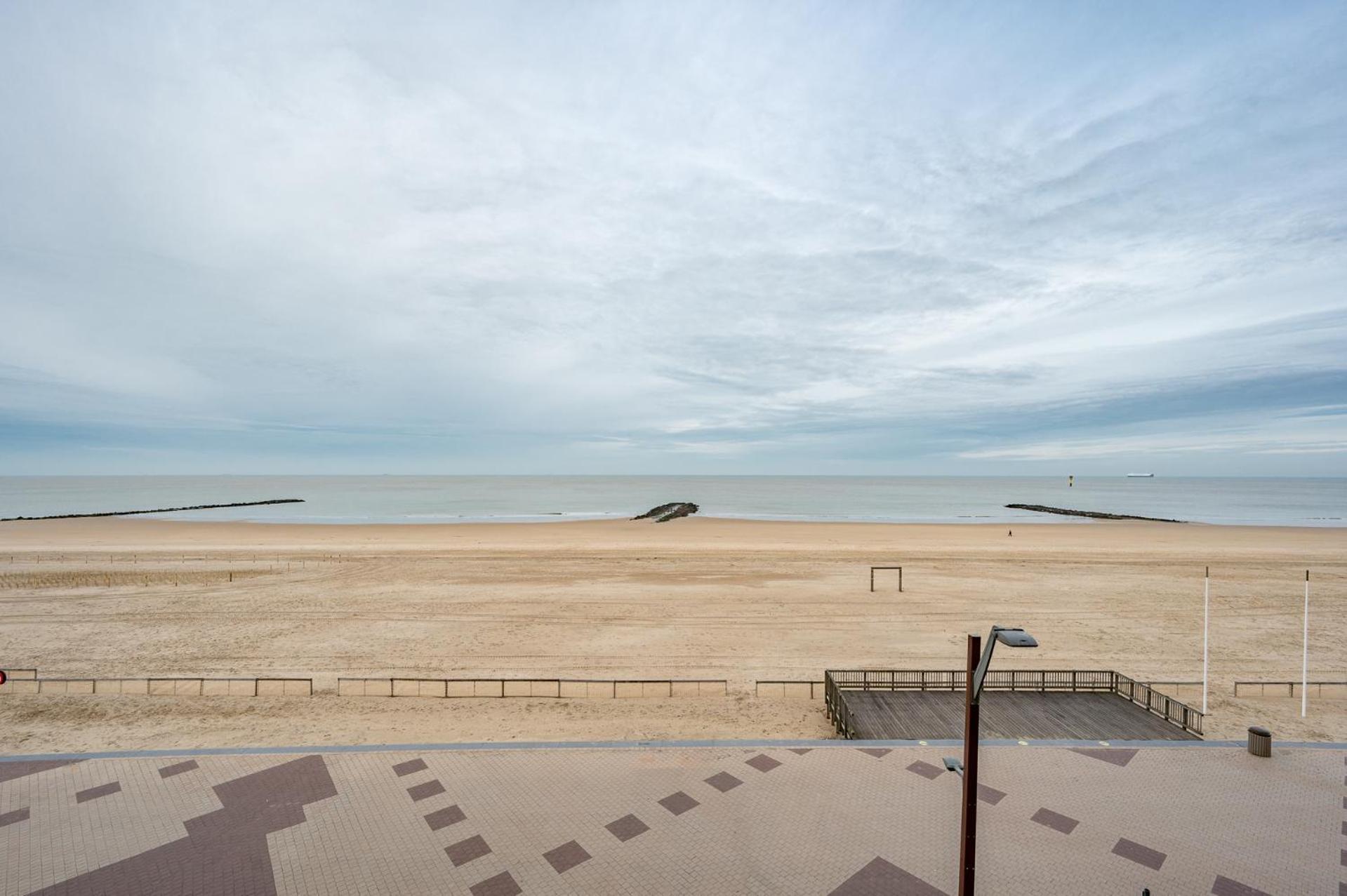 Appartementen Op De Zeedijk In Knokke Op De 1E, 3E, 4E En 7E Verdieping Exterior photo